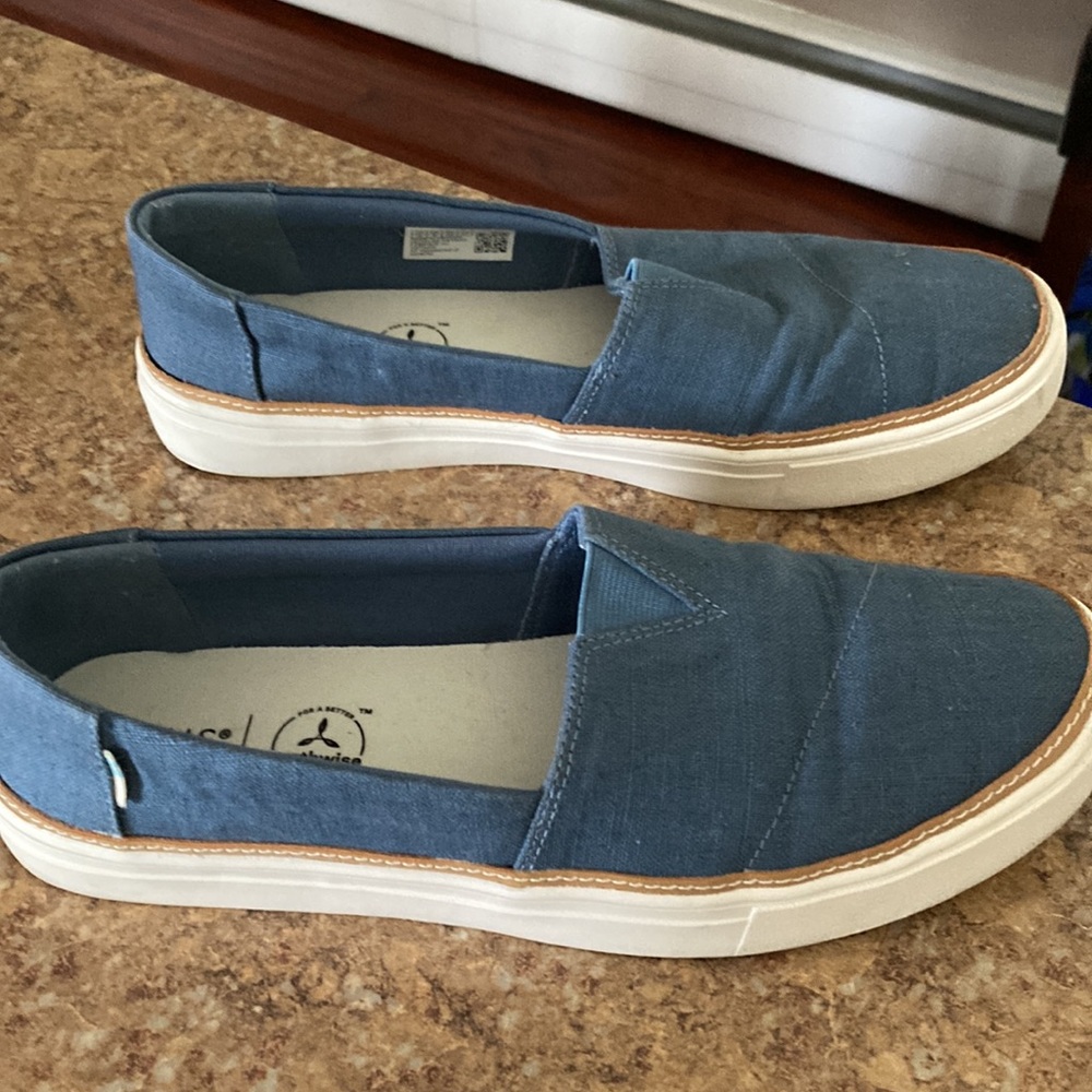 Toms Canvas Shoes View 3